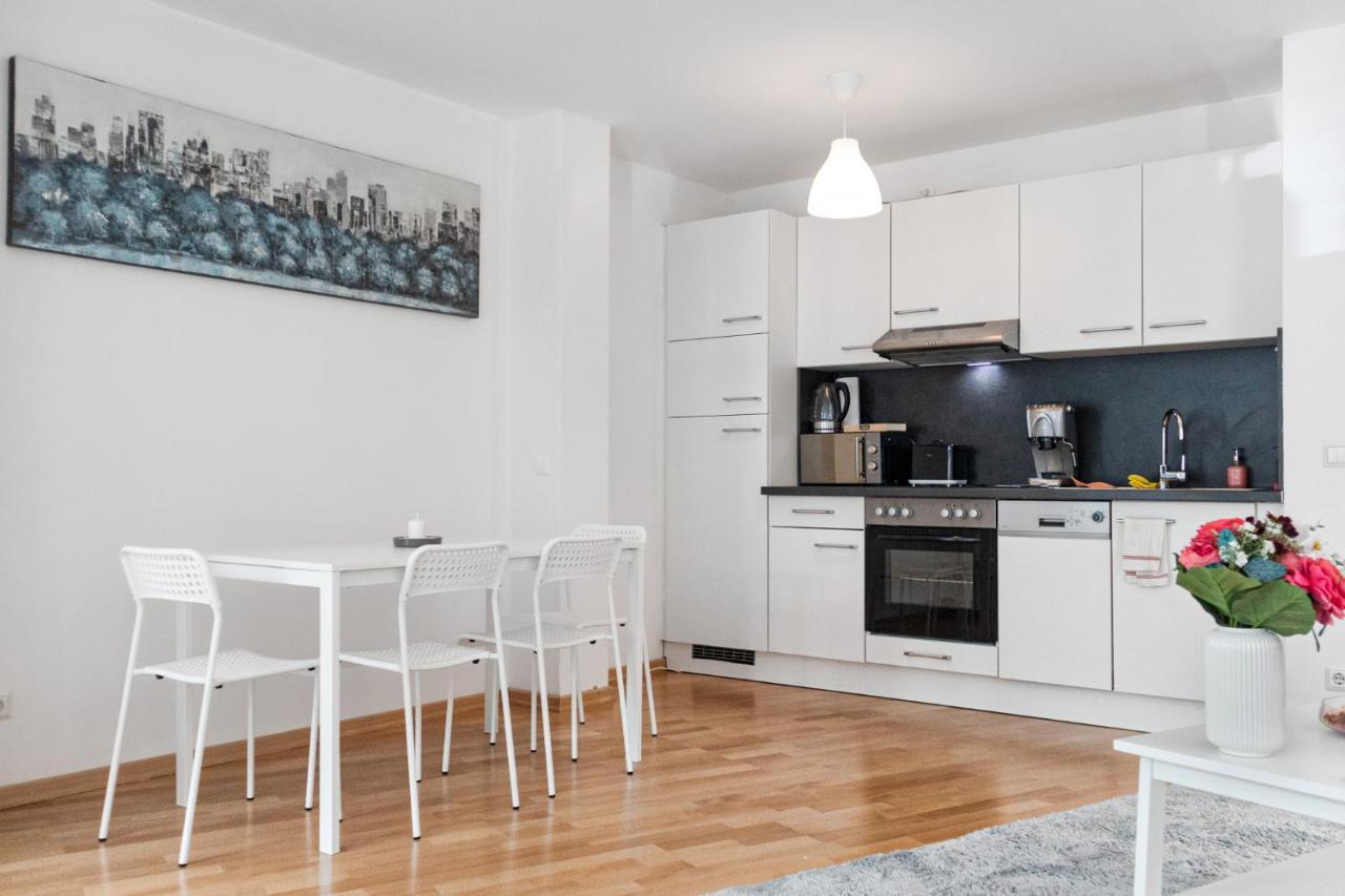 Gasometer Apartment - Designer Building With Amazing View Виена Екстериор снимка